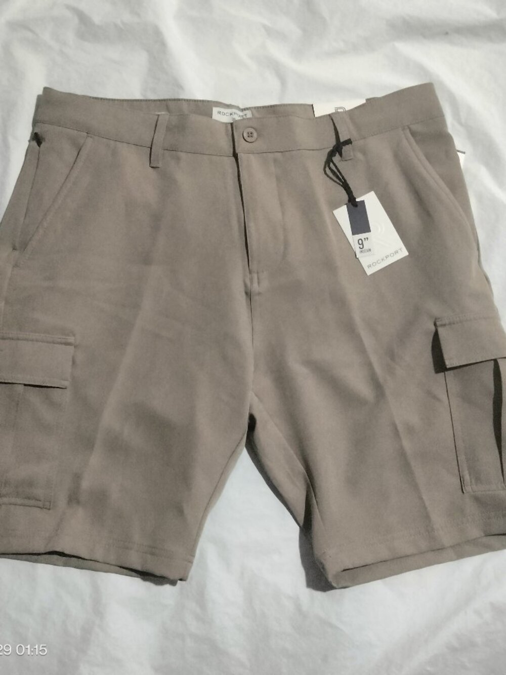 Rockport Men’s Tech Cargo Shorts NWT Size 36 Tan 9” Inseam Stretch
